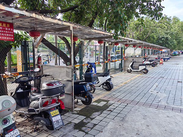 電動車不銹鋼雨棚案例