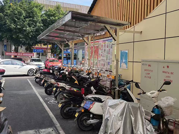 電動車不銹鋼雨棚安裝案例